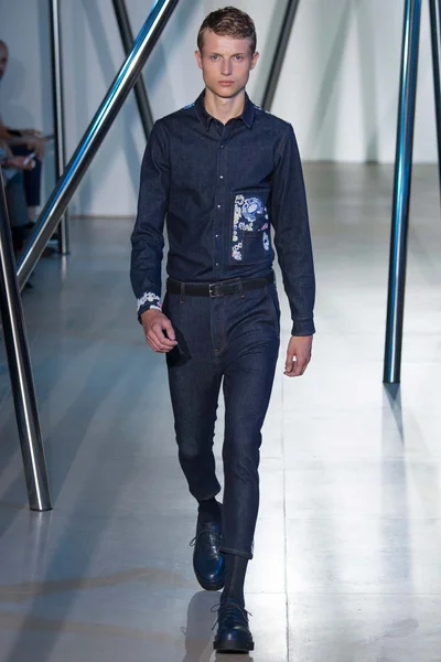 Look 15